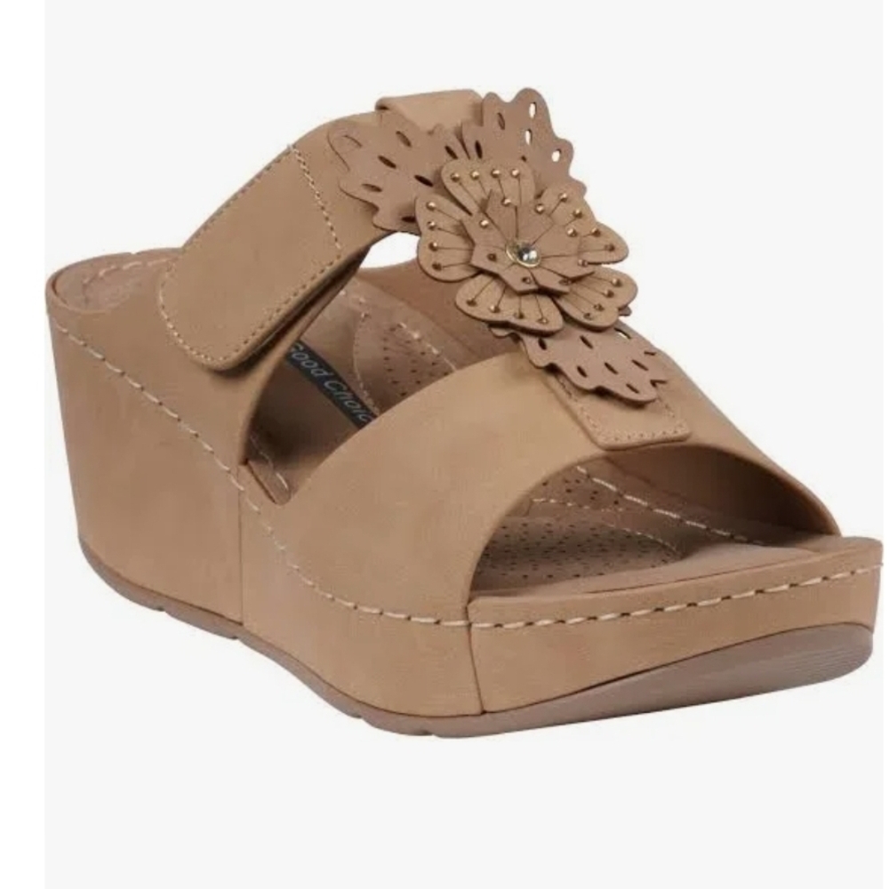 Good Chic Tan Floral Wedges